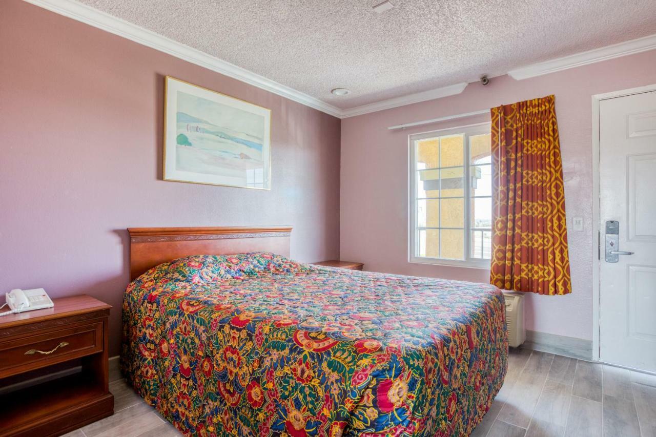Hotel Corona Ca - Hwy 91 エクステリア 写真
