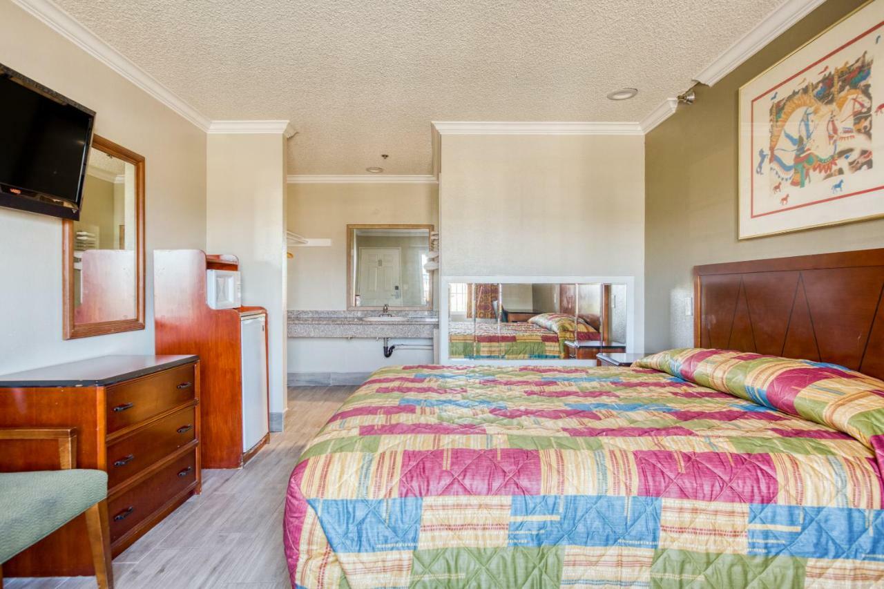 Hotel Corona Ca - Hwy 91 エクステリア 写真