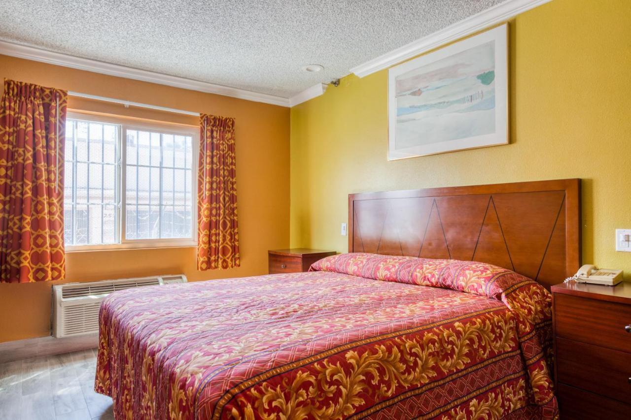 Hotel Corona Ca - Hwy 91 エクステリア 写真