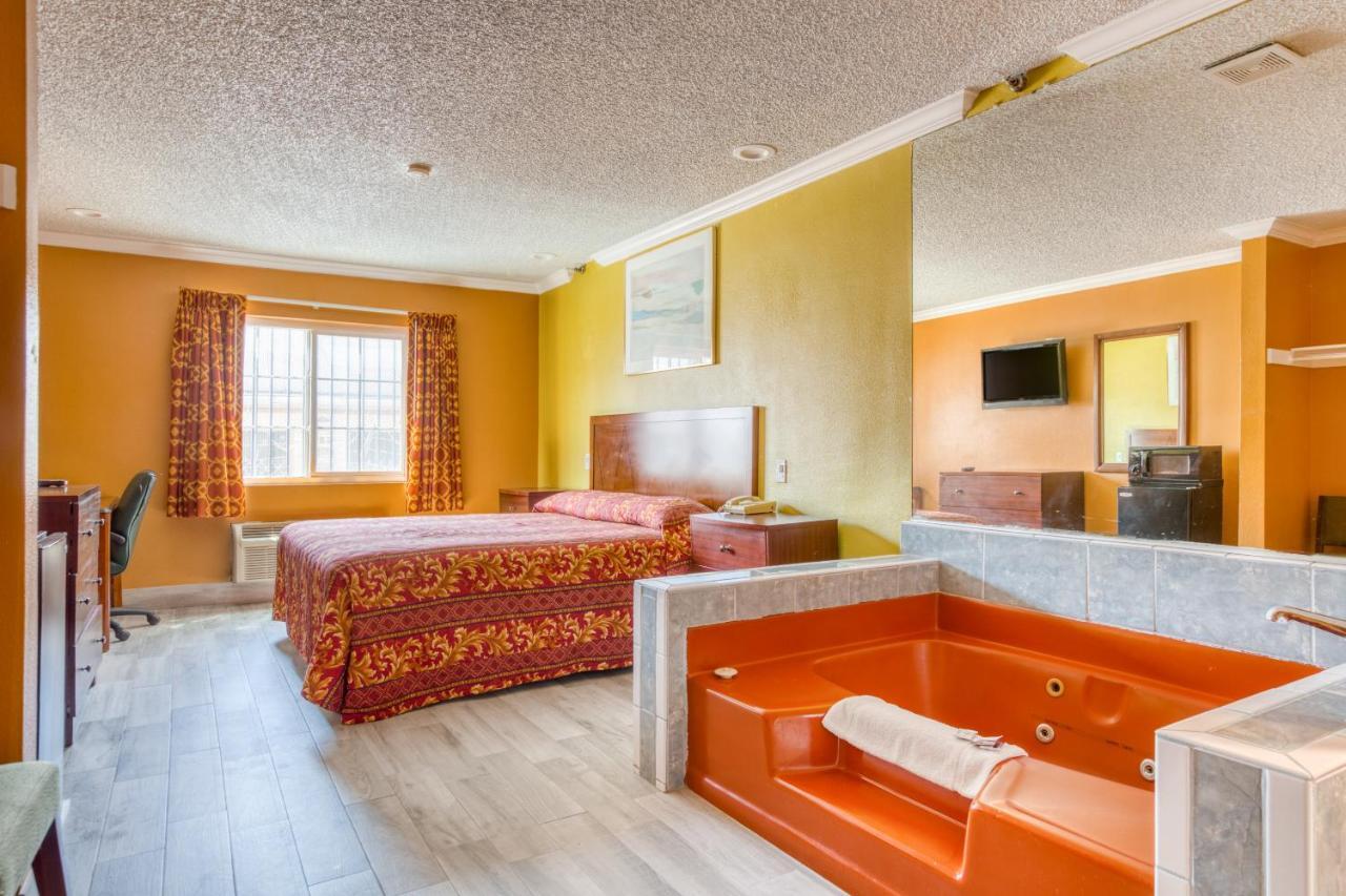 Hotel Corona Ca - Hwy 91 エクステリア 写真